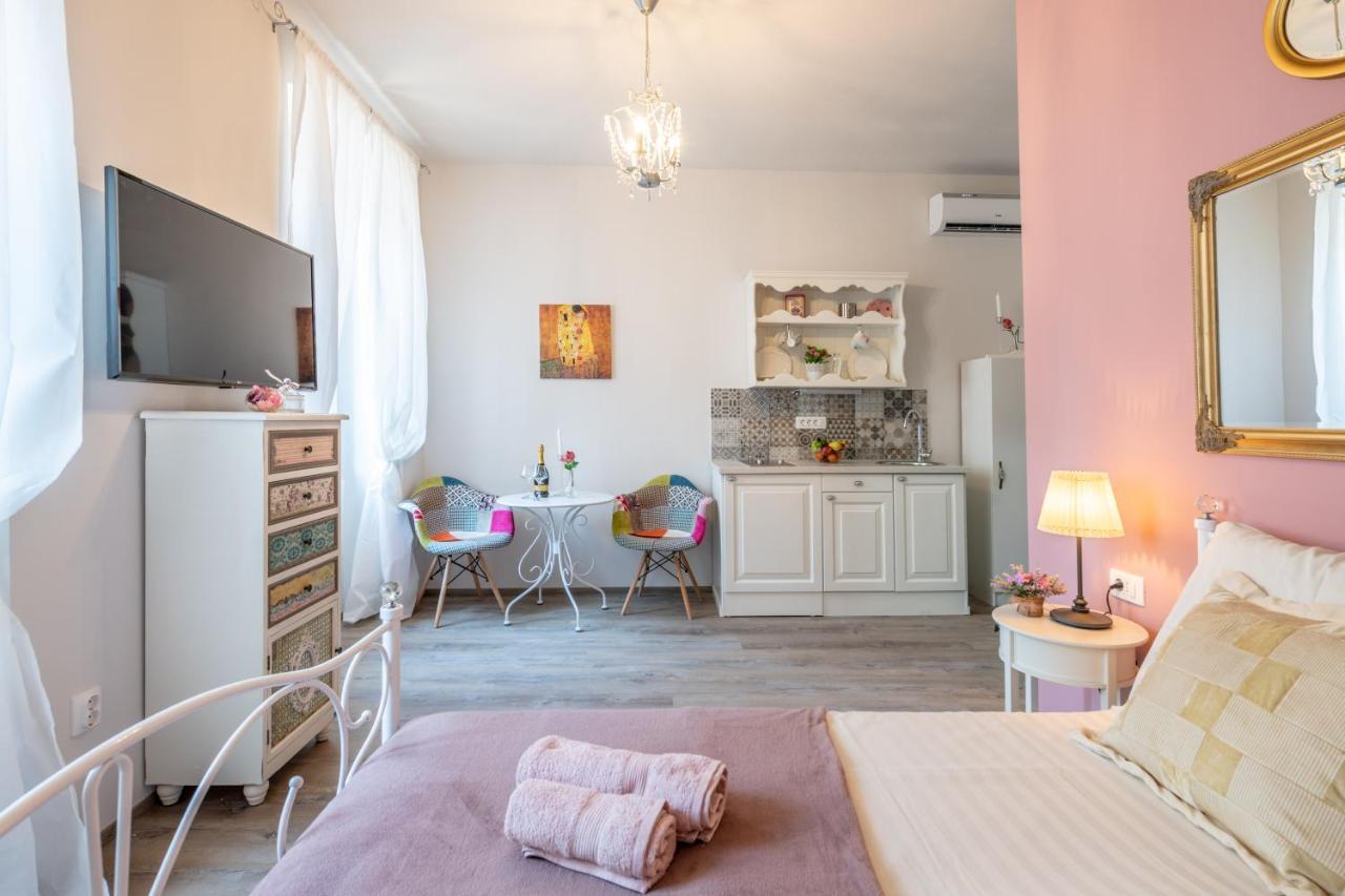 Old Romantic 4 With Free Private Parking Apartman Pula